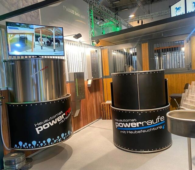 Equitana starts now! Ihr findet uns in Halle 3 an Stand 28 🤩 Wir freuen uns über jeden der vorbei kommt und beraten Euch gern! #equitana #equitana2023 #messeessen #pferdemesse #bbequipment #bbfeedbetter #powerraufe #powerfeeder #portionsraufe #heufütterung #kraftfutterautomat #pferdefütterung #horsekeeping #lovehorses #readytostart #messezeit #reitsportmesse #reitsport #letsgo
